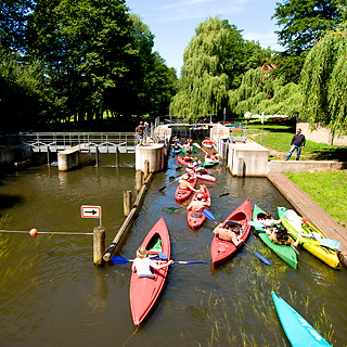 Den Spreewald im Paddelboot erkunden